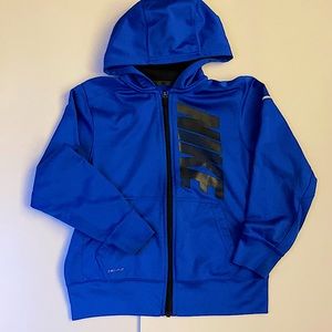 NIKE BOYS SIZE MEDIUM ROYAL BLUE HOODED DR-FIT SWEATSHIRT WITH POCKETS